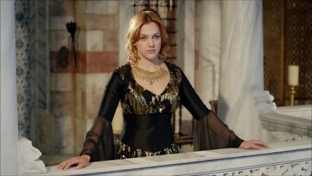 Хюррем Султан в черном платье