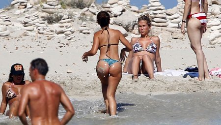 Антонелла Месси в купальнике