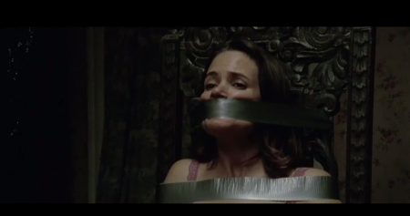 Чарли Мёрфи связанная скотчем