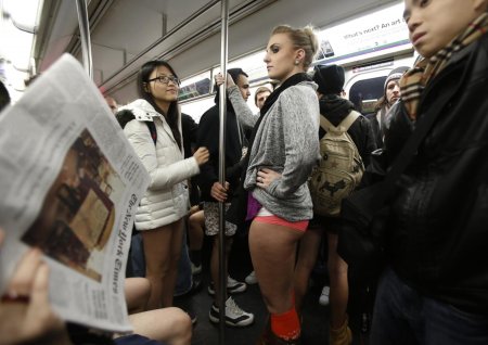 No Pants Subway Ride Москва метро