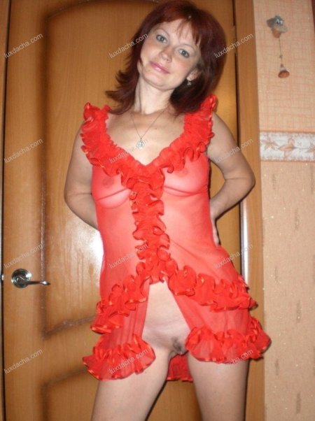 Зрелая жена в ночнушке