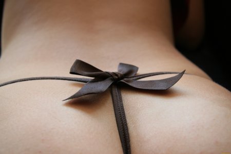 Трусики с бантиком на попе