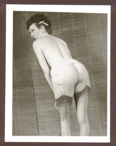 Голая женская попа ретро