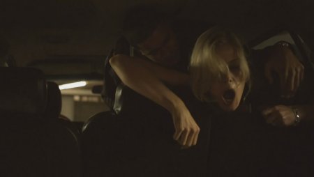 Эротические сцены в машине