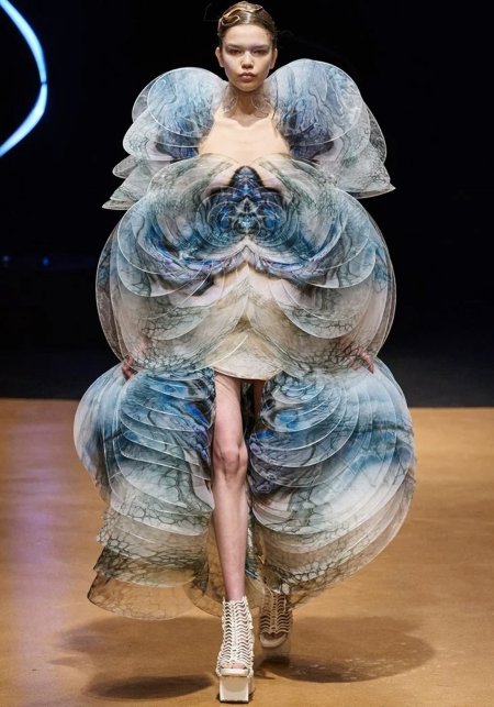Iris van Herpen платья