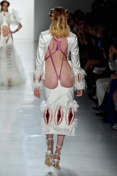 Странные платья