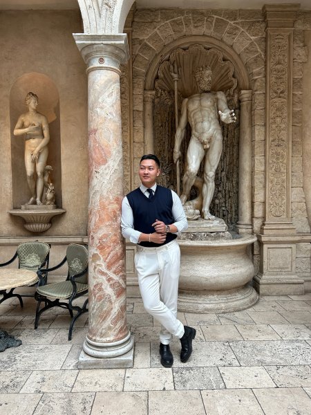 Стиль одежды мужчины в Церковь