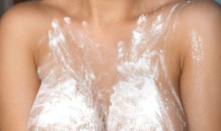 Грудь в муке