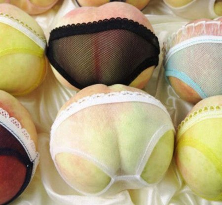 Персик в трусах