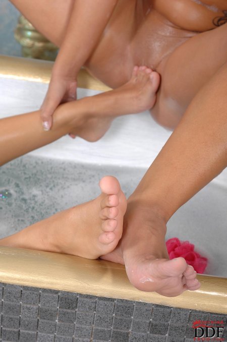 Саша Роуз фут фетиш лесби