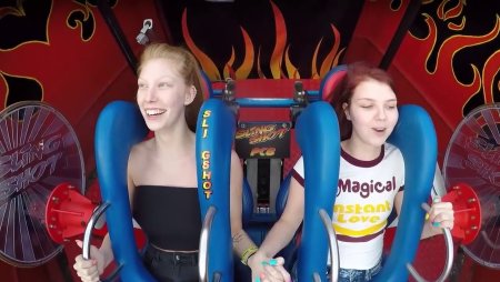 Девушка на американских Горках