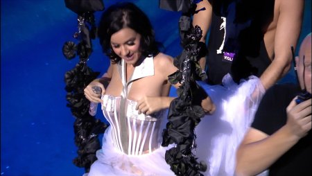 Кэти Перри грудь