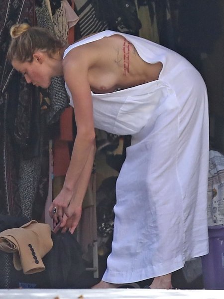 Эмбер херд засветила