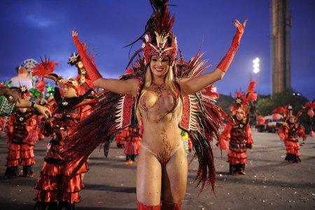 Андреа Мартинс Бразилия карнавал голые