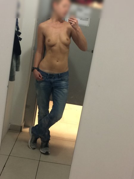 Голые женщины в примерочных