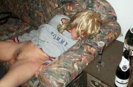 Голые пьяные девки фото