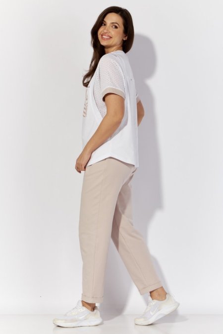 Бежевый брючный костюм