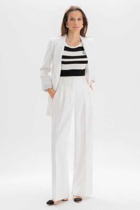Костюм брючный белый