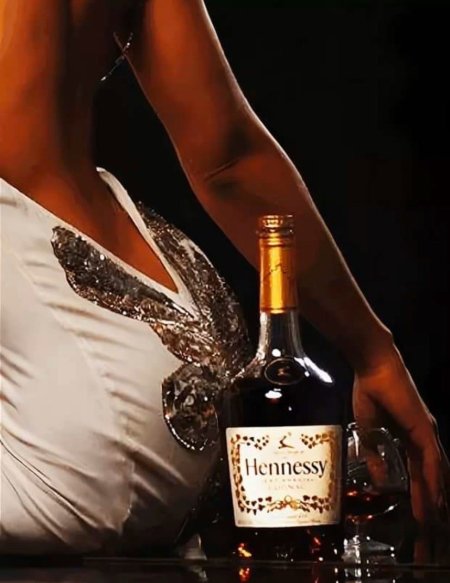 Бутылка коньяка