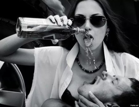 Мужчина и женщина с сигаретой