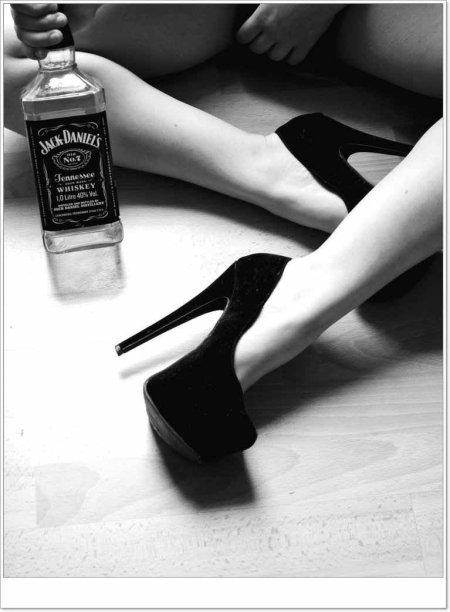 Девушка с виски