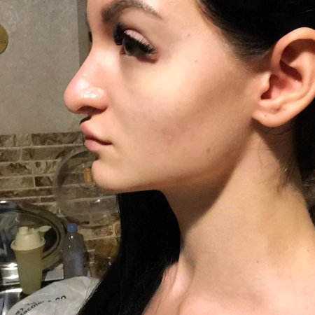 Большой нос с горбинкой