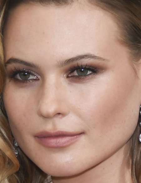 Карли Клосс нависшие веки