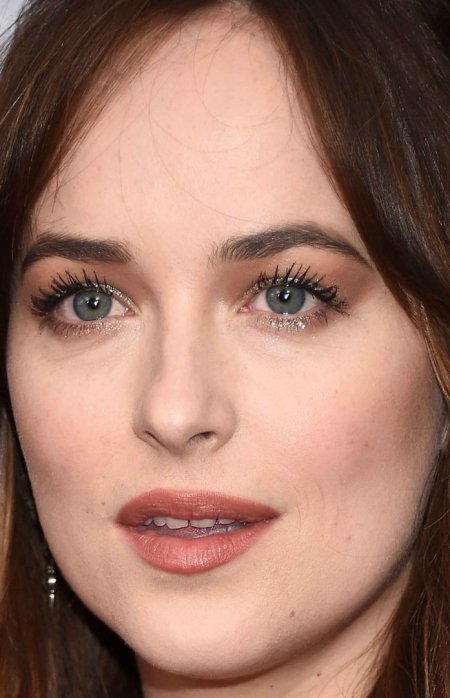 Дакота Джонсон цвет глаз