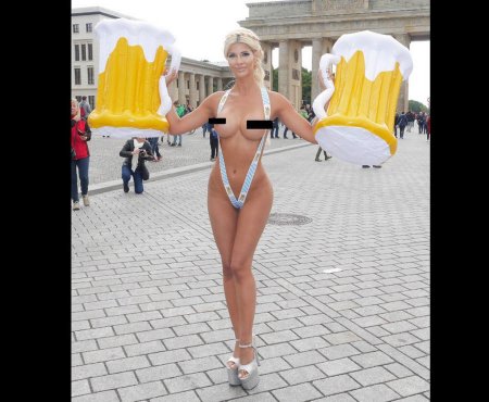 Микаэла шефер октоберфест