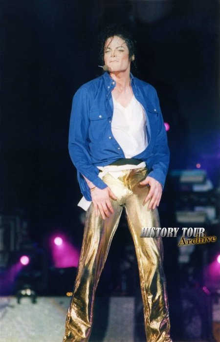 Майкл джексон в золотых штанах