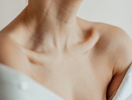 Женская шея