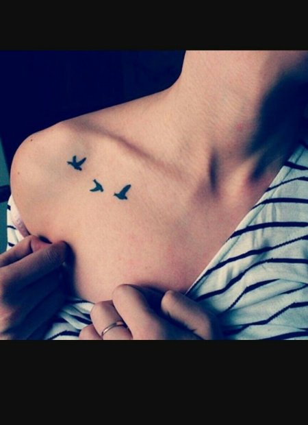 Тату на ключицах для девушек