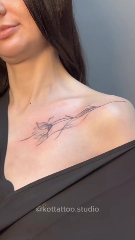 Тату на ключицах