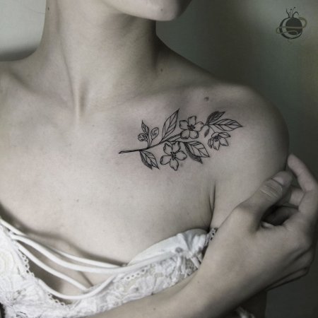 Тату на ключице женские