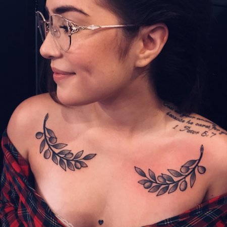 Тату на ключицах женские