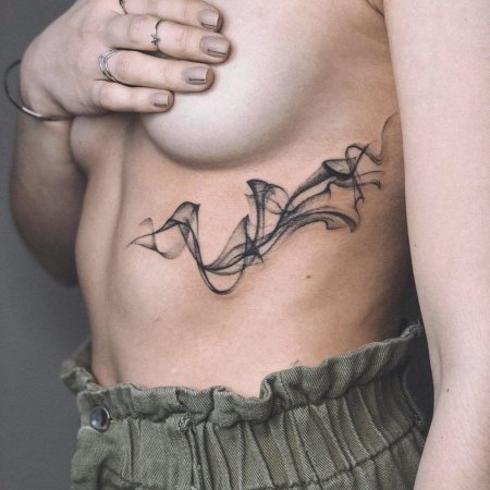 Татуировка на рёбрах для девушек