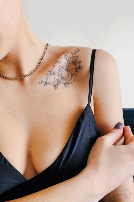 Тату для женщин на ключице