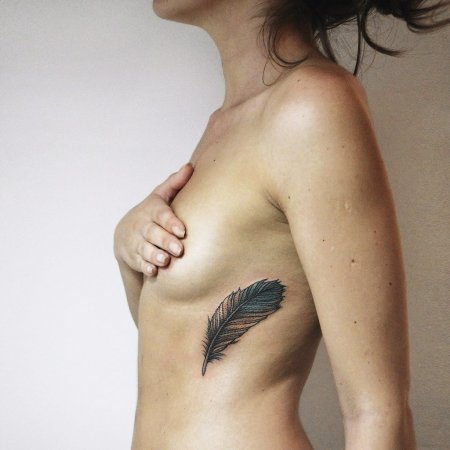 Тату около груди