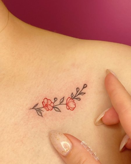 Маленькие тату на ключице для девушек