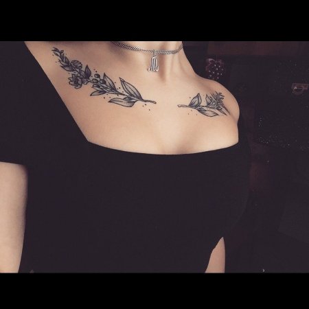 Татуировка на ключице для девушек