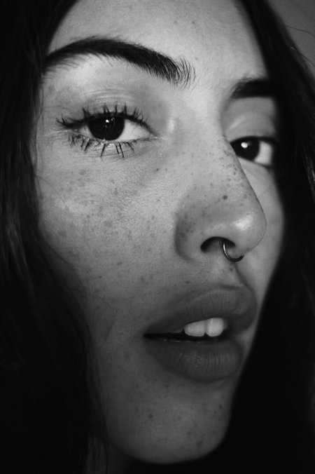 Проколотый нос у девушек