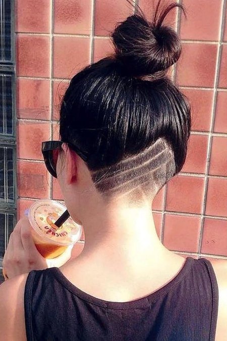 Выбритый затылок на длинные волосы