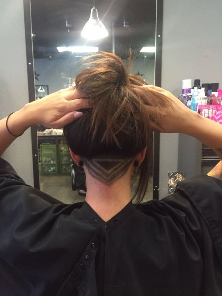 Стрижка боб каре с выбритым затылком