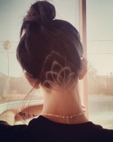 Стрижка на затылке у девушек
