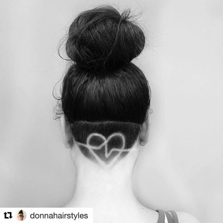 Прическа с выбритым затылком