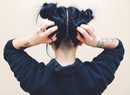 Прически с бритым затылком