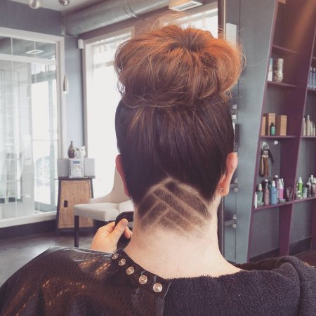 Стрижка с выбритым затылком