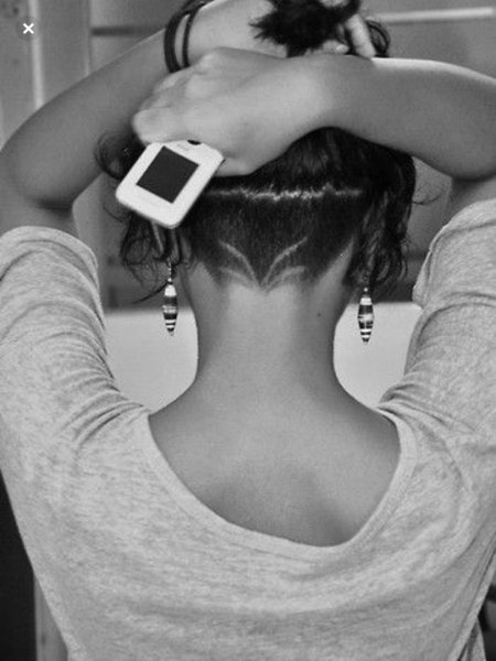 Стрижка с выбритым затылком