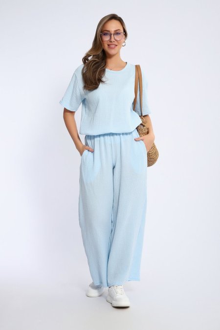 Костюм с широкими брюками голубой