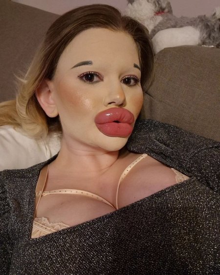 Андреа Иванова самые большие губы